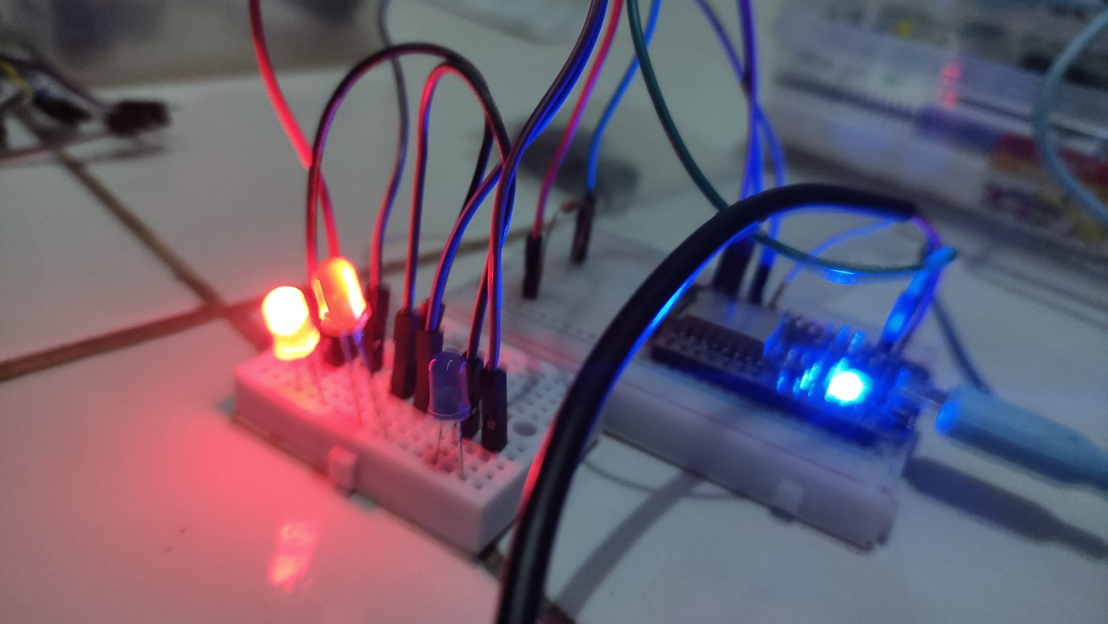 Rancang bangun pendeteksi suhu dengan NodeMCU slide 2
