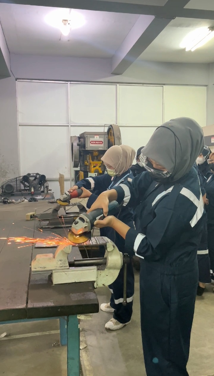 mesin bubutan dan k3 ditempat kerja slide 1